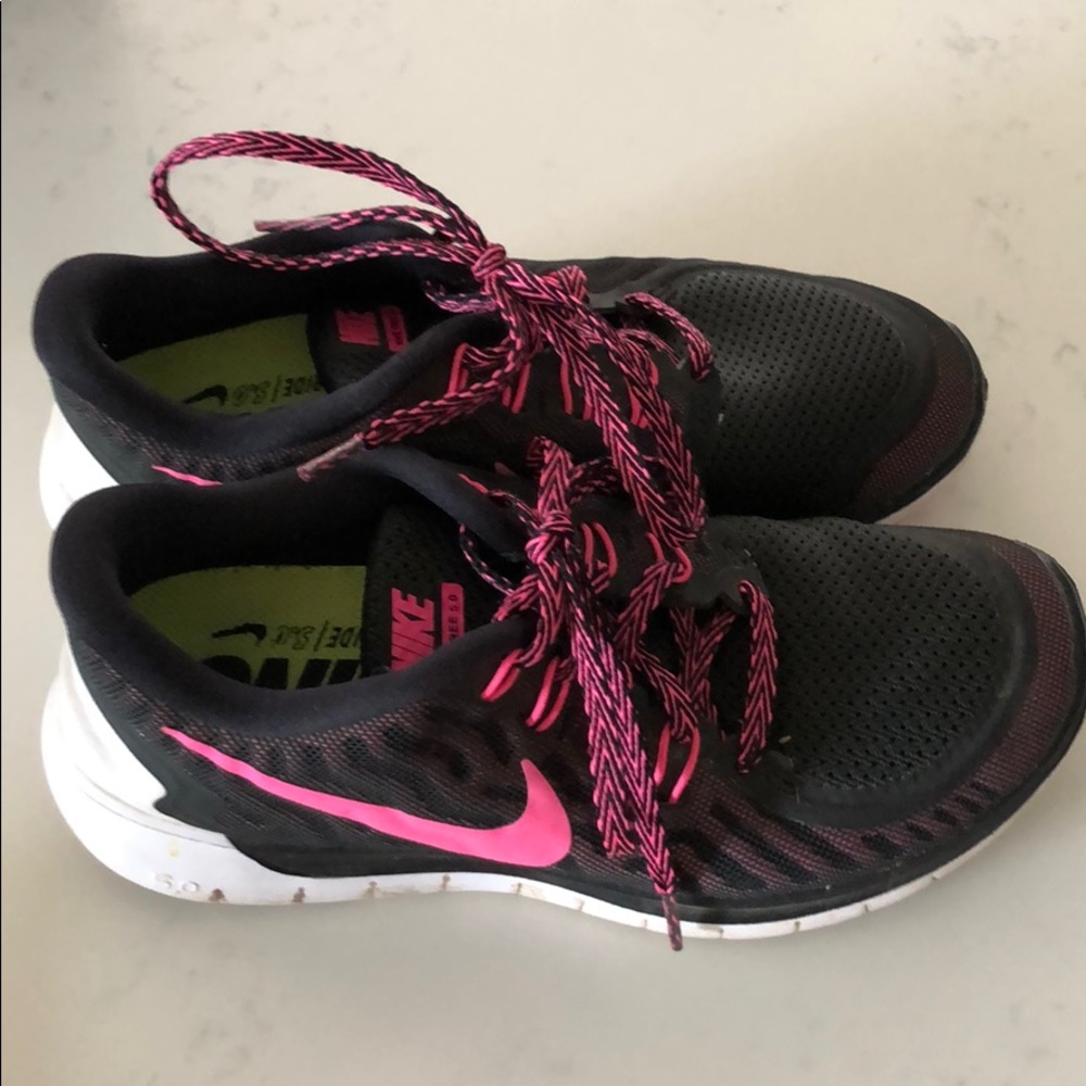 Nike Free 5.0 Women’s pink and black running shoes
